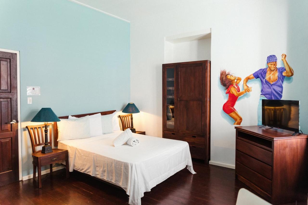 Bario Hotel Willemstad Exterior photo
