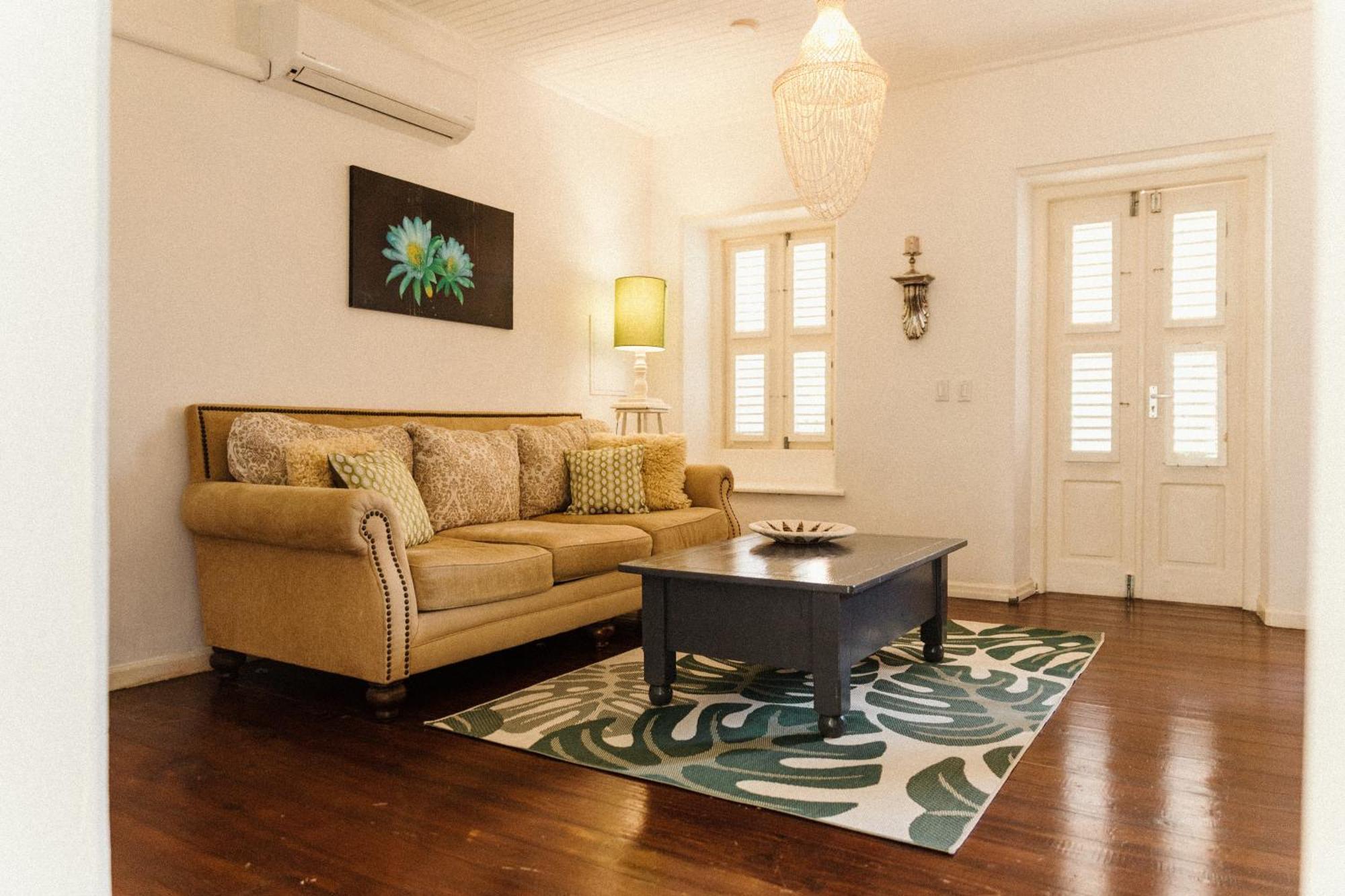 Bario Hotel Willemstad Room photo